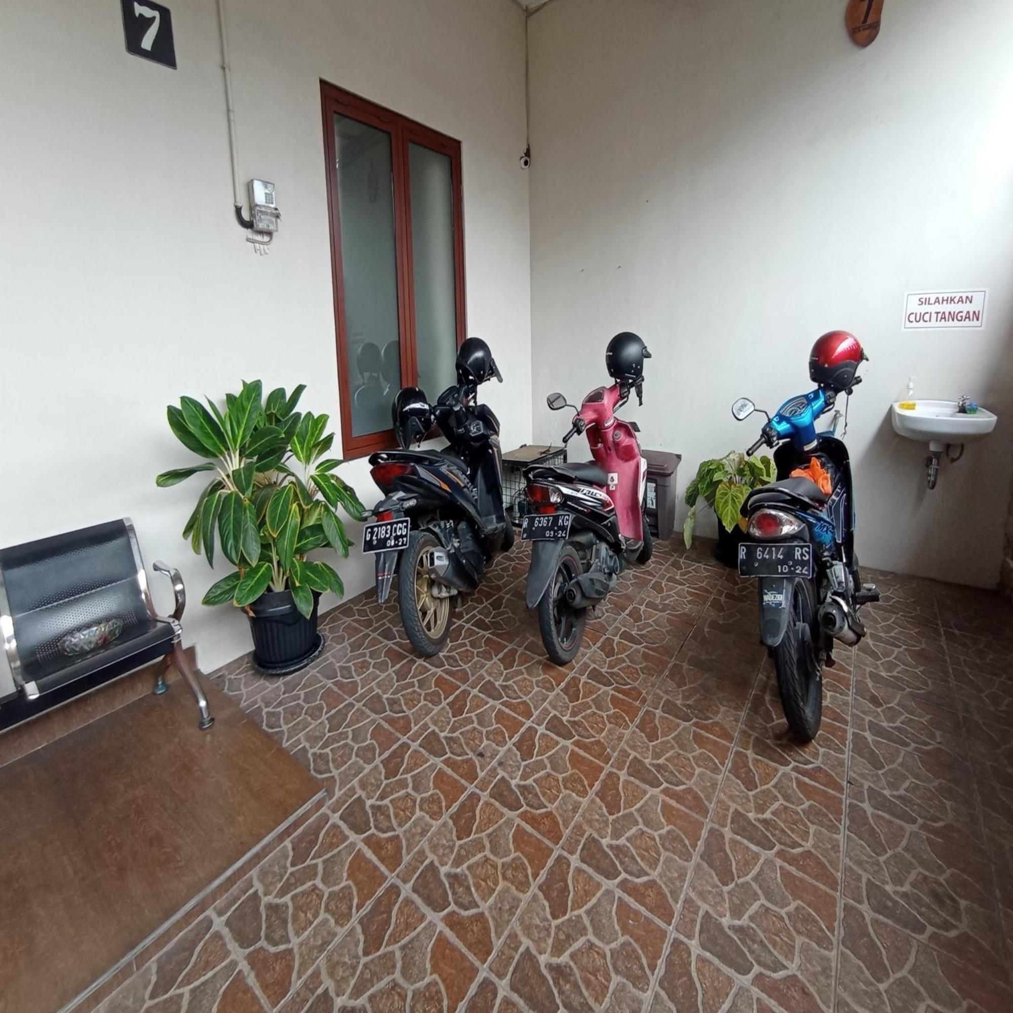 Reddoorz At Syariah House Purwokerto Hotel Exterior photo